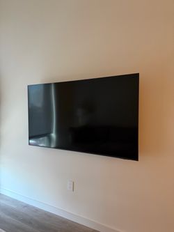 Samsung 70” Crystal UHD 4K Smart TV (2025) + Wall Mount