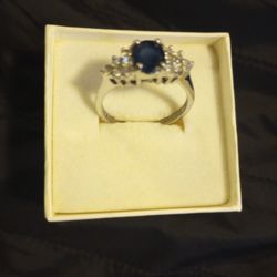 Ring   Costume Jewelry Size  9  Like New