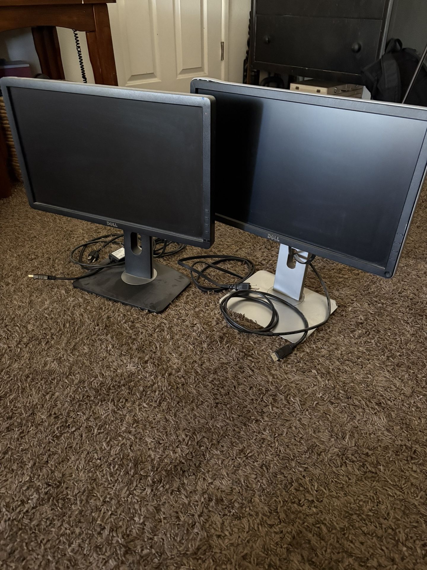 2 Dell 20” External Monitors