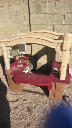 Toy kitchen