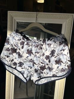 Women’s active shorts - m