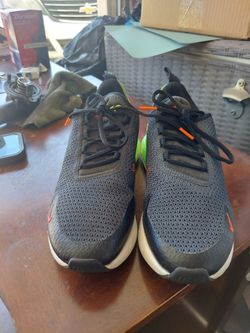 Vendo Bonitos Tenis nike Zize 8