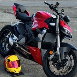 Ducati street fighter V2