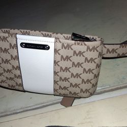 Michael Kors Ajustable Fanny Pack