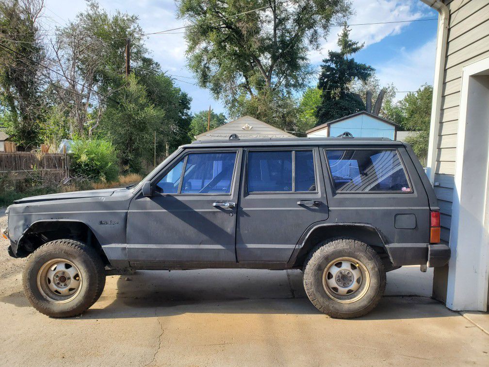 Parting Out Jeep Cherokee XJ 4.0