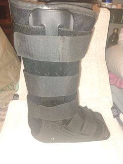Medical boot size small