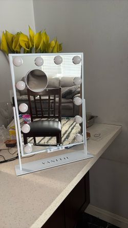 Hollywood Makeup Mirror