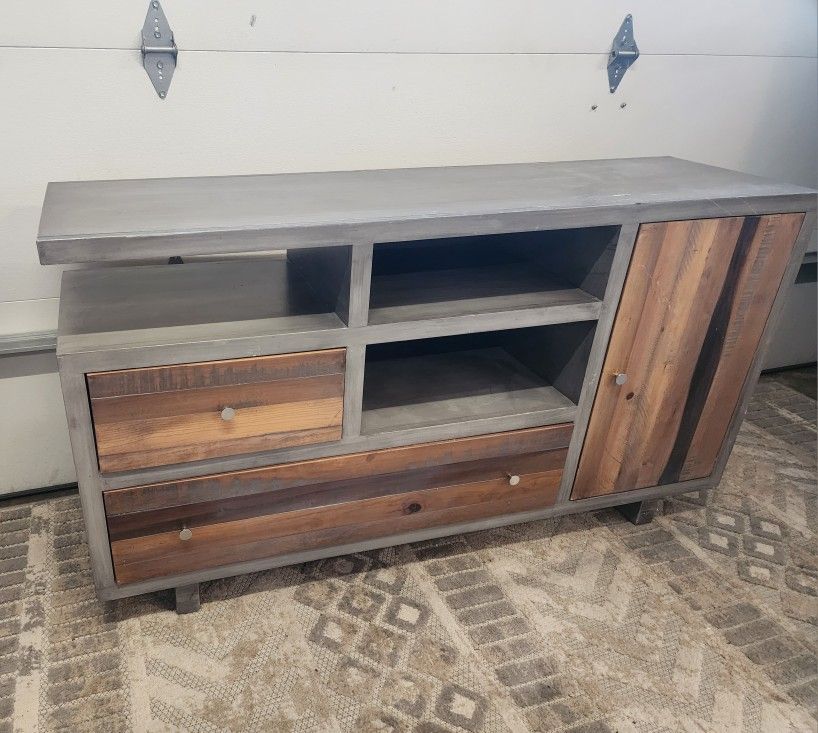 *** TV ENTERTAINMENT CENTER ***