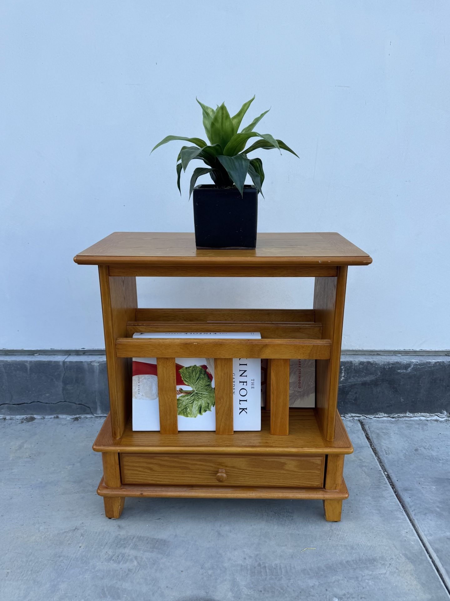 MAGAZINE RACK SIDE TABLE GOLDEN OAK FINISH