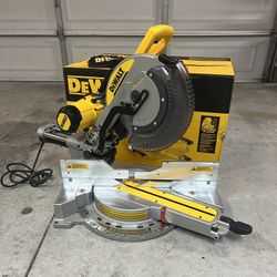 DEWALT 15 Amp Corded 12 in. Double Bevel Sliding Compound Miter Saw with XPS technology, Blade Wrench and Material Clamp