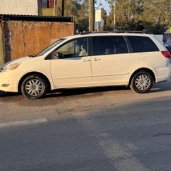 Toyota Sienna 2007 Título Limpio