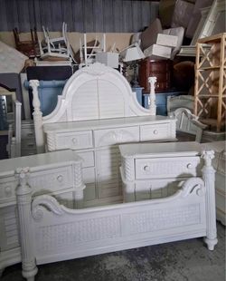 Beautiful White set ( deliver available)