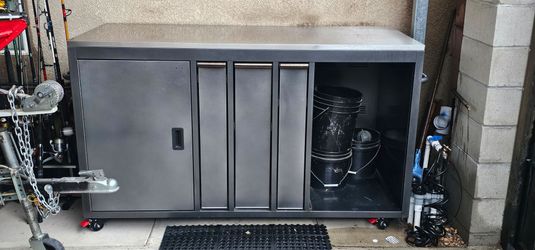 Rolling tool box work bench