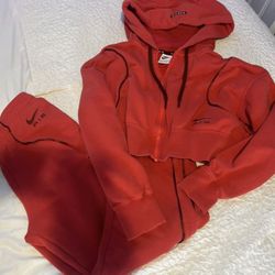 Women NIKE set Jogger Pants and Sweater / Pants and Crop Sweater