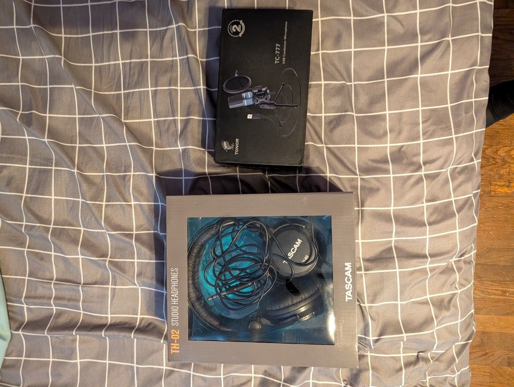 Unleash Your Inner Creator! Pro Audio Gear - Mic, Headphones & Hub! 🎙️🎧💻