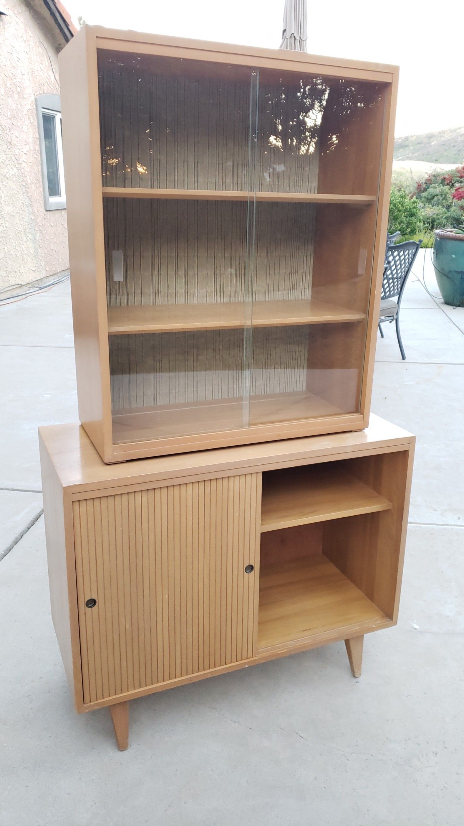 Mid-Century Modern China Cabinet Display Hutch 1950 MidCentury