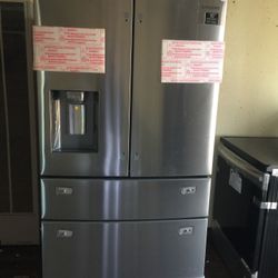 Samsung 28 cu ft 4 door French door refrigerator with ice maker (fingerprint resistant stainless steel)