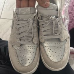 Air Jordan 1 Retro Low OG Metalic Silver 2024