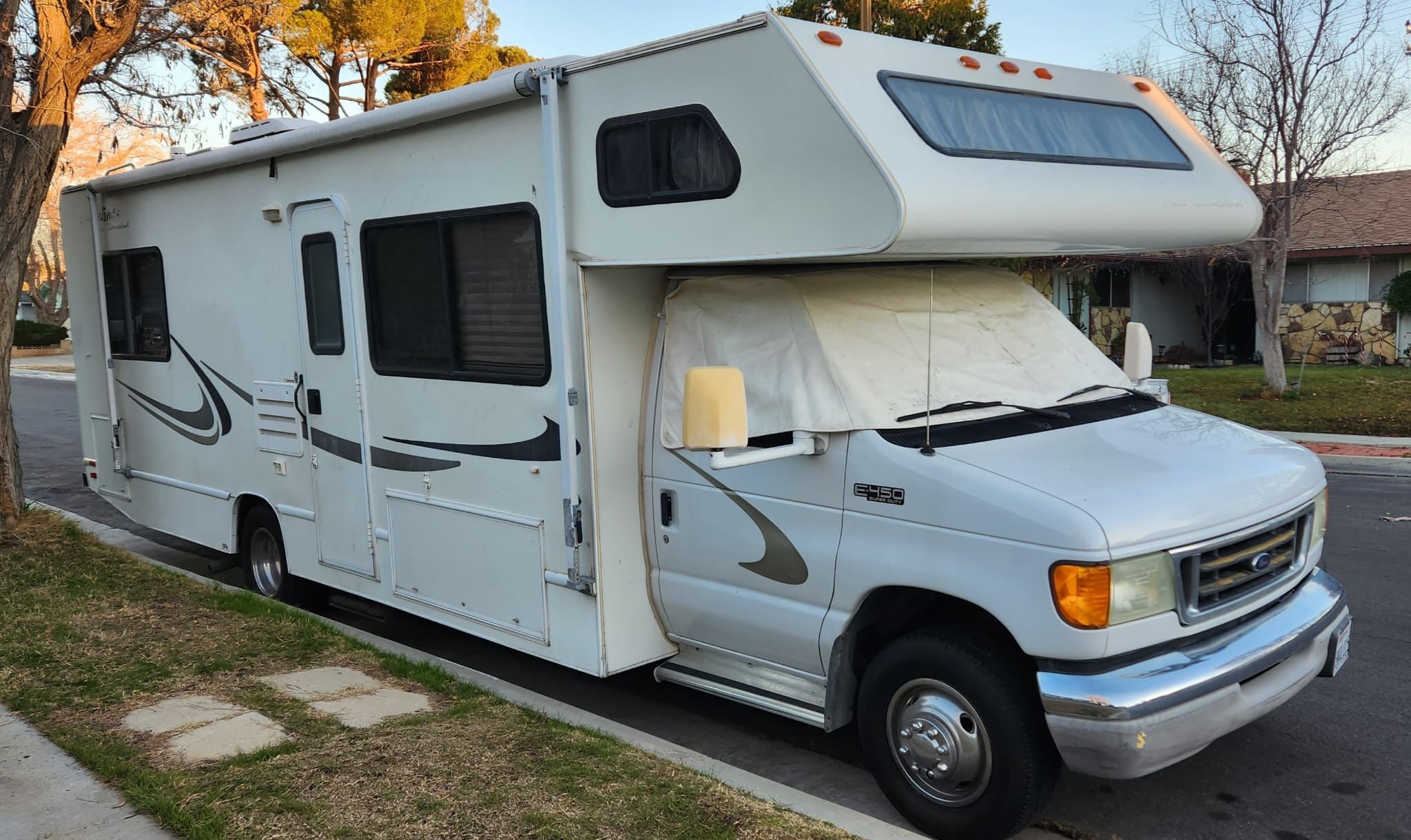 2003 Ford e450 Four winds five thousand for Sale in Lancaster, CA OfferUp