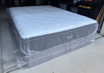 BRAND NEW queen size pillow top