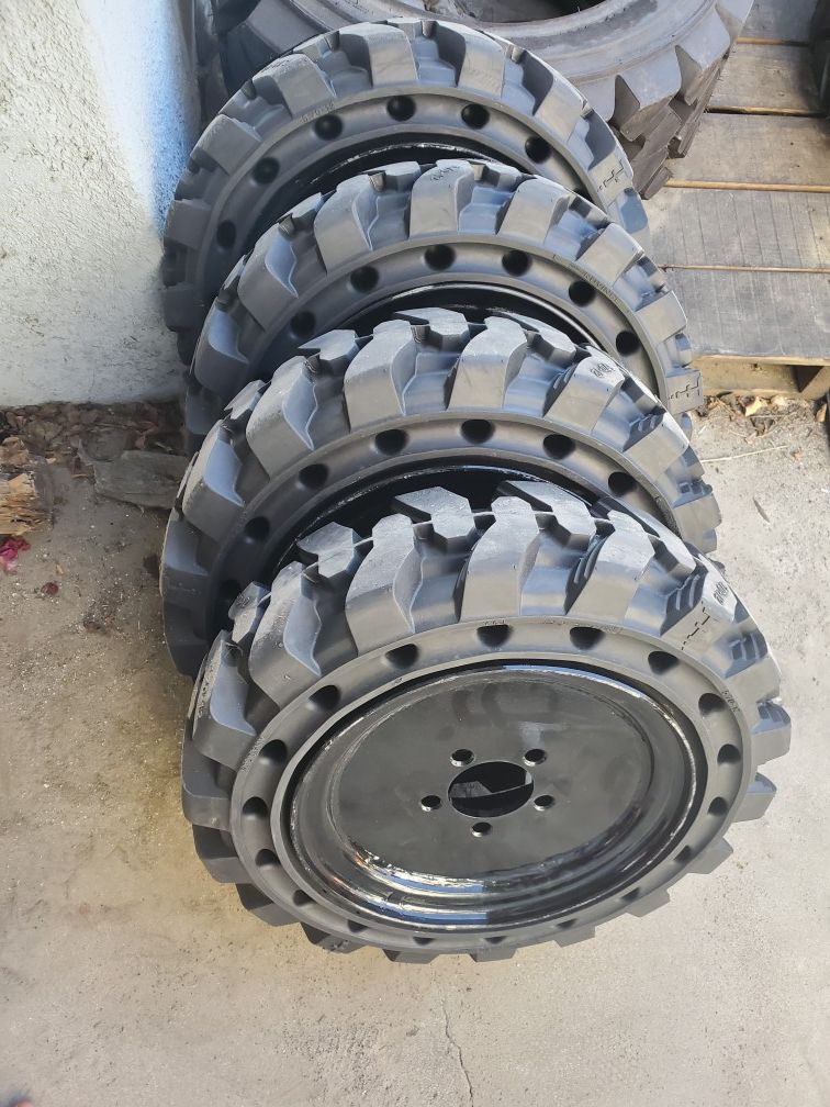 S70 bobcat solid demo tire