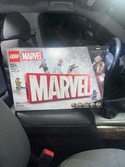 LEGO Super Heroes Marvel MARVEL Logo & Minifigures