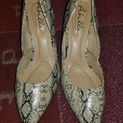 A Bella Snakeskin Heel Size 10 M
