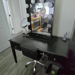 Makeup Vanity With Lights