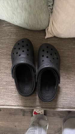 Black crocs with fur inside