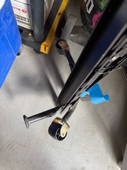 $25 Bed Rail has wheels for easy moving around will Ajust to Full, Queen, and King Bed
