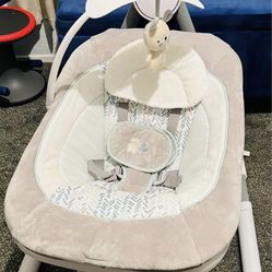 Baby Items (Swing, Bouncer, ) READ DESCRIPTION 