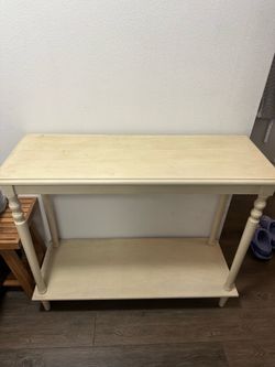 Entrance table