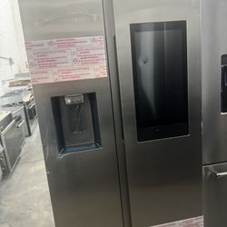 Samsung. Side By Side Refrigerator With Family Hub 36”