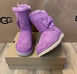 100% Authentic Brand New in Box UGG Daelynn Boots with Bow / Color: Prickley Rose / Women size 6, 7, 8