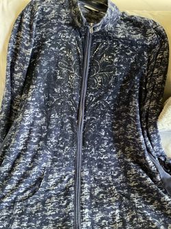 AVENUE LIGHTWEIGHT ZIP UP TOP
