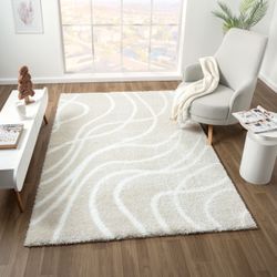 8/10 Brand New Cream Geometric Design Rug 