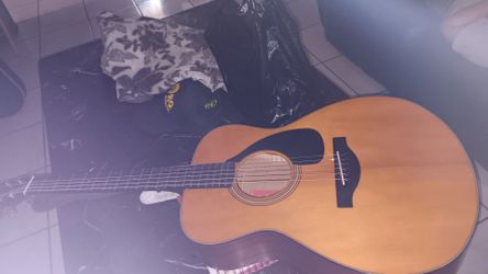 Yamaha guitarra con blootoot nueva   cuesta 1. 500. La doy en $750