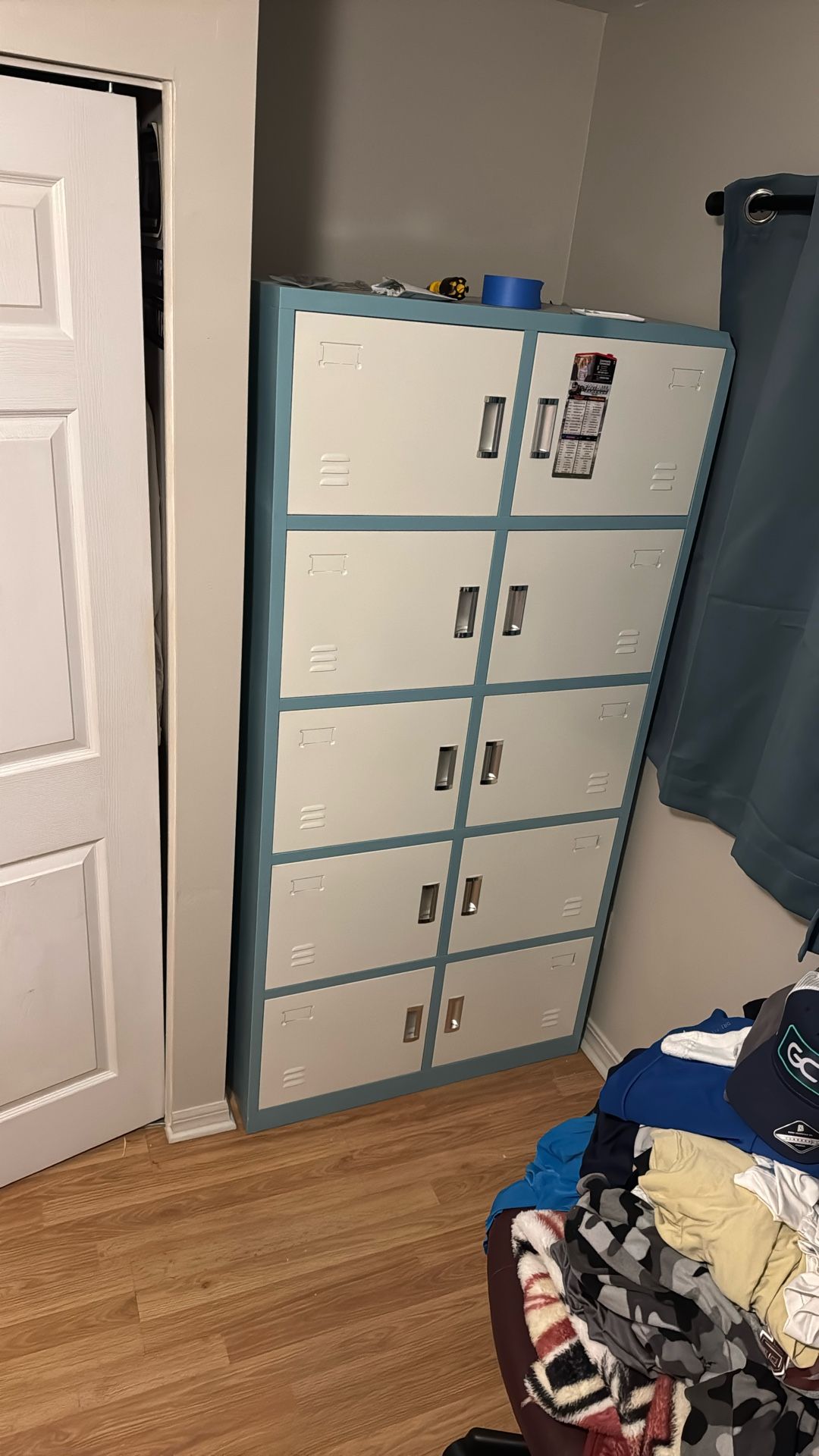 Dresser (football locker)