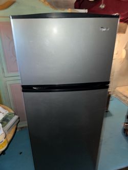 Whirlpool Top-Freezer Refrigerator