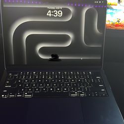 MacBook Air 13 Inch M4 midnight
