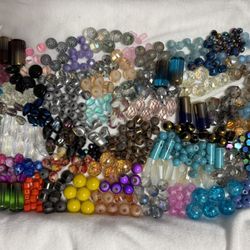 580 Pieces Qualify GLASS BEADS Lot #4