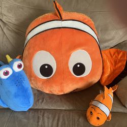 Disney Finding Nemo pillow plushie pouch on back RARE ,dory plush and Nemo plush