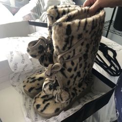 Colin Stuart Leopard Print Pom Pom Faux Fur Boots Women’s Size 9