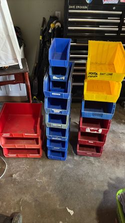 Storage containers