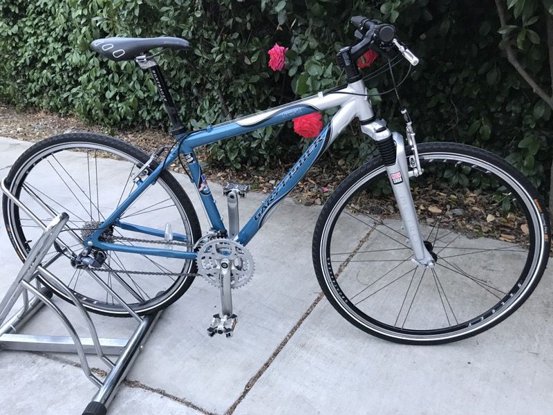 Gary Fisher Utopia 27 Speed Hybrid (Rock Shox) Metro 700 rims 17.5 in Frame