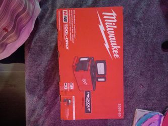 Milwaukee M18 packout light charger