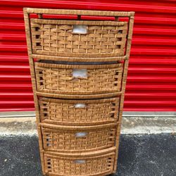 ORIENTAL FURNITURE / CHEST OF DRAWERS / 5 DRAWERS/ IN GREAT CONDITION 