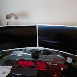 3 Monitors and 2 Docks 