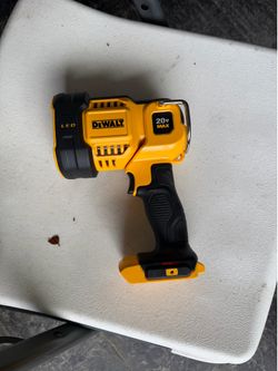 📌DEWALT 20V MAX Cordless LED Jobsite Spotlight) 👉PRECIO FIRME NO MENOS👉$75