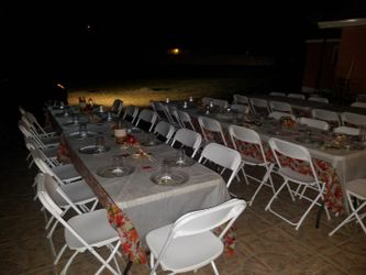 Tables, chairs and more/ Mesas, sillas y mas